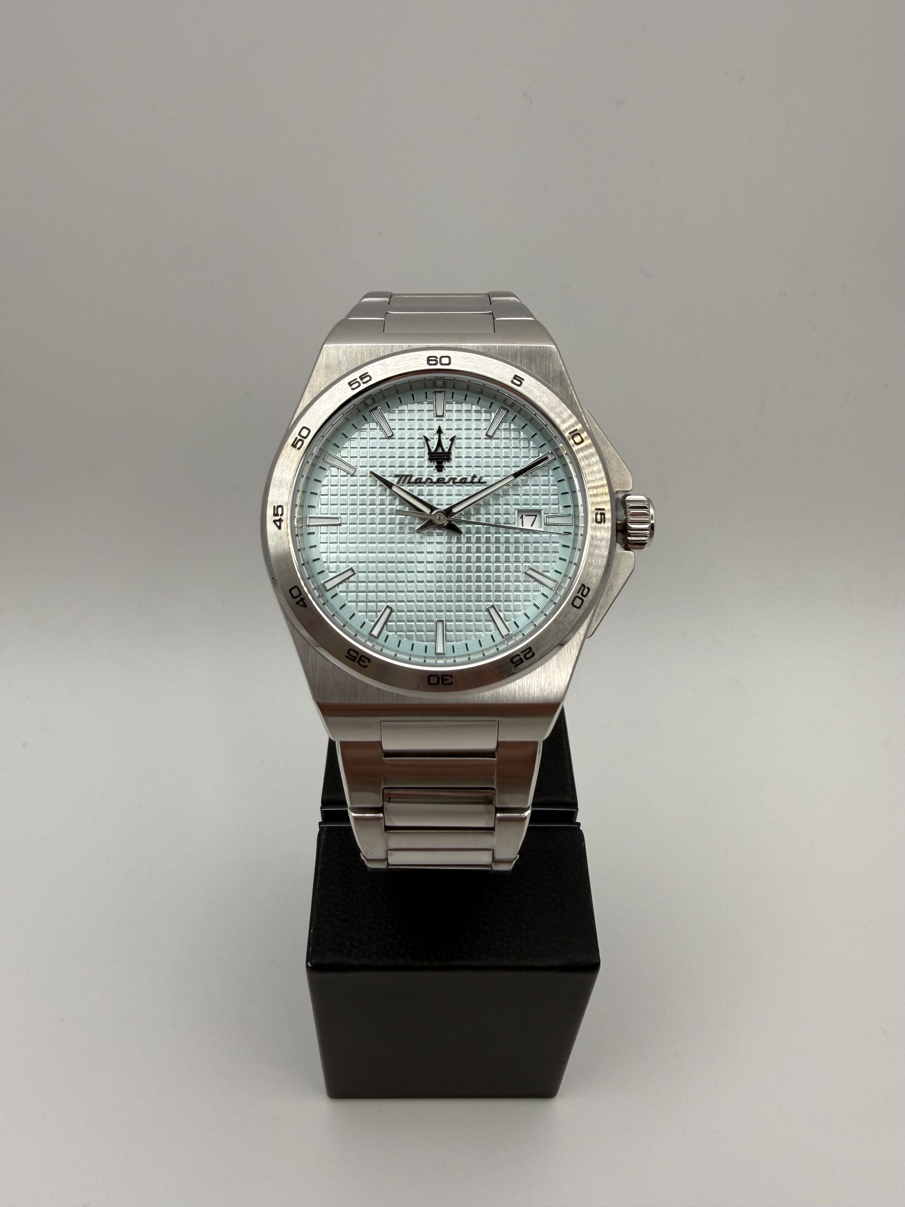 Maserati Herrenuhr eisblau mintfarbenes Zifferblatt Gittermuster Stahlarmband