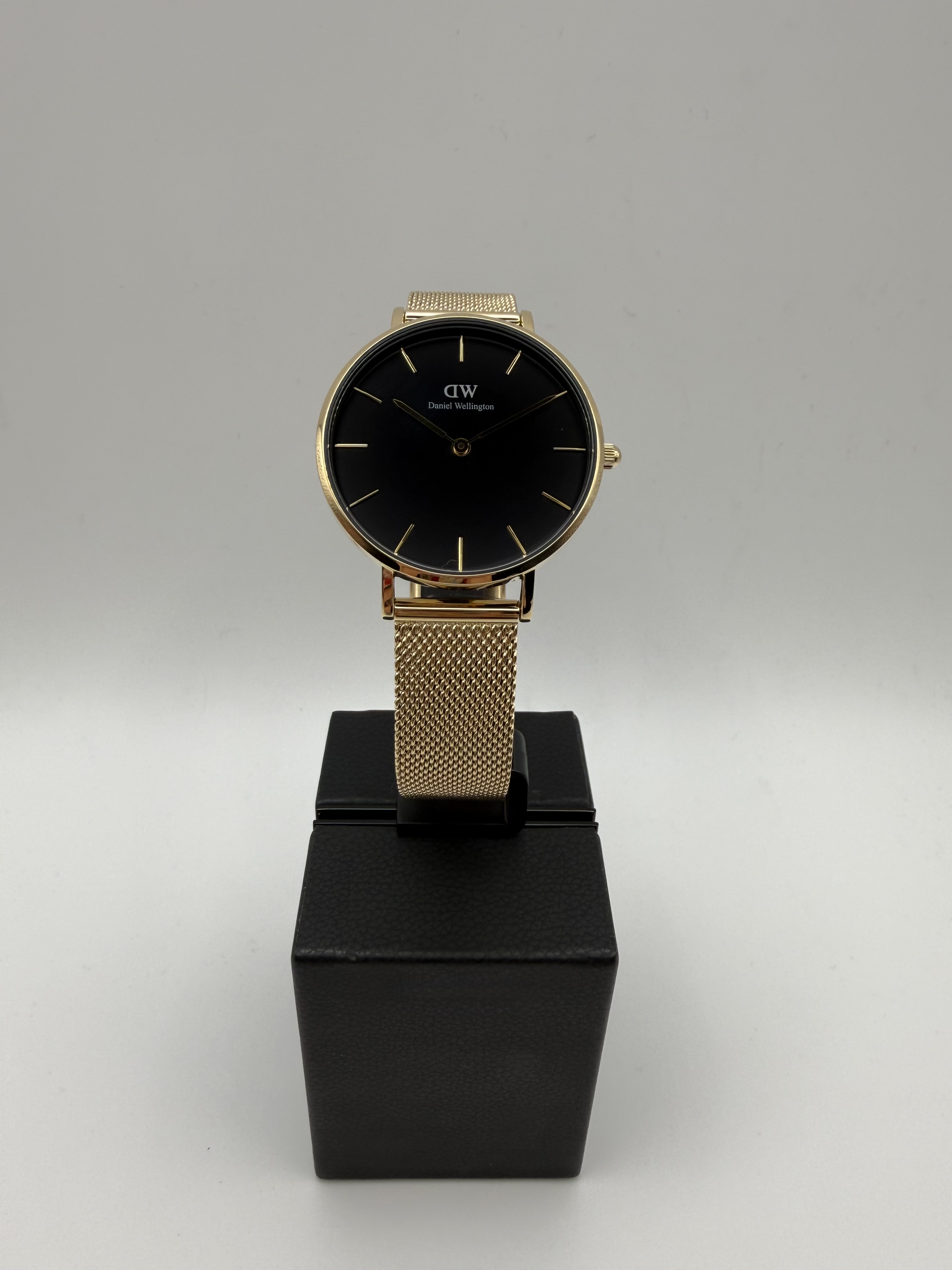 Daniel Wellington Petite Evergold Armband Uhr gold Milanaise schwarzes Zifferblatt