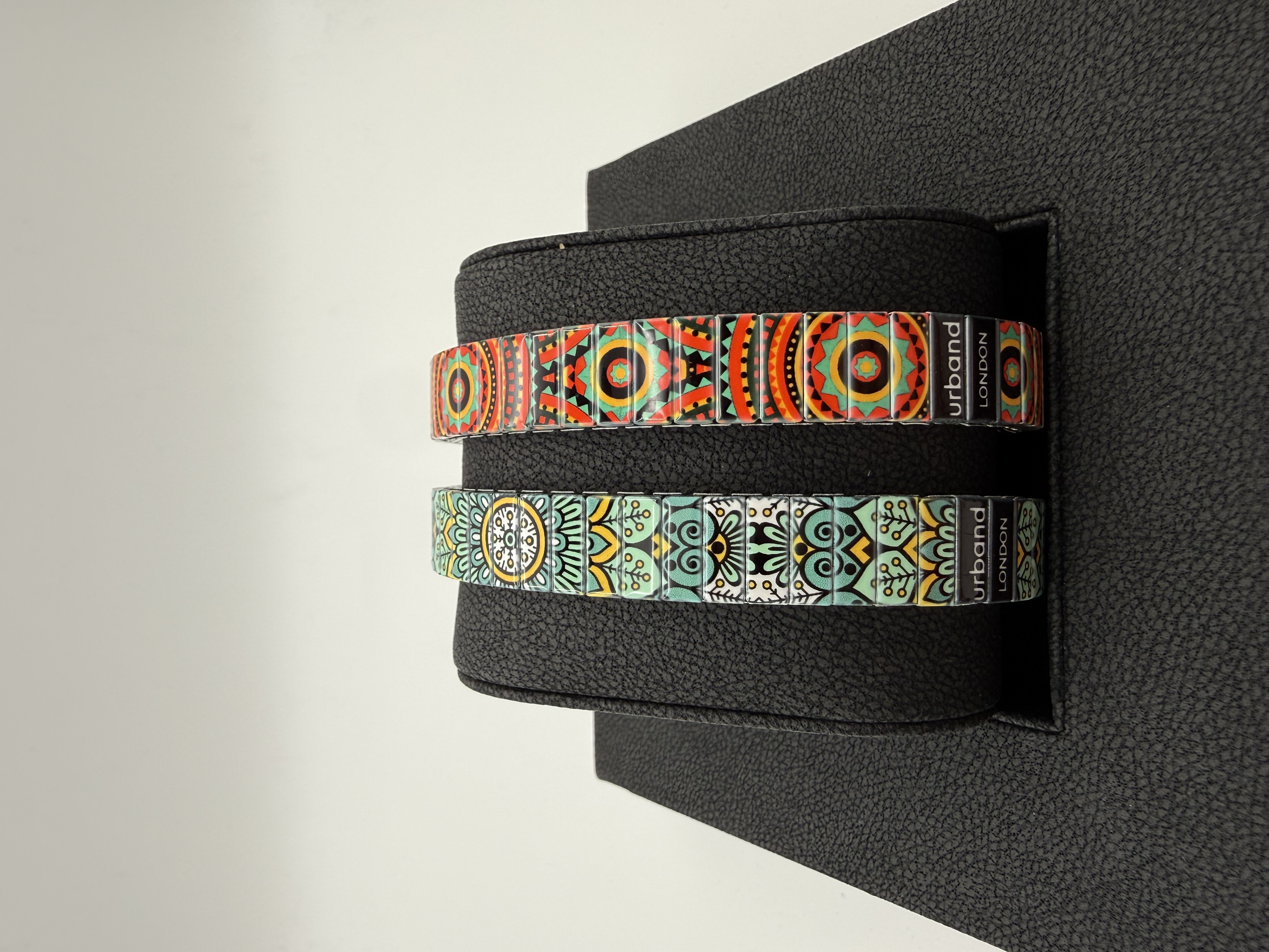 Stretch Armband mit handgefertigter Emaille von Urband London